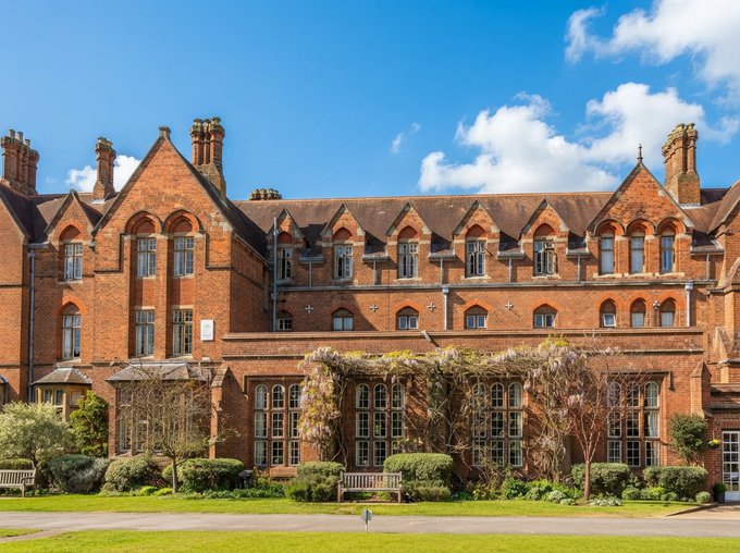 Oxford International College